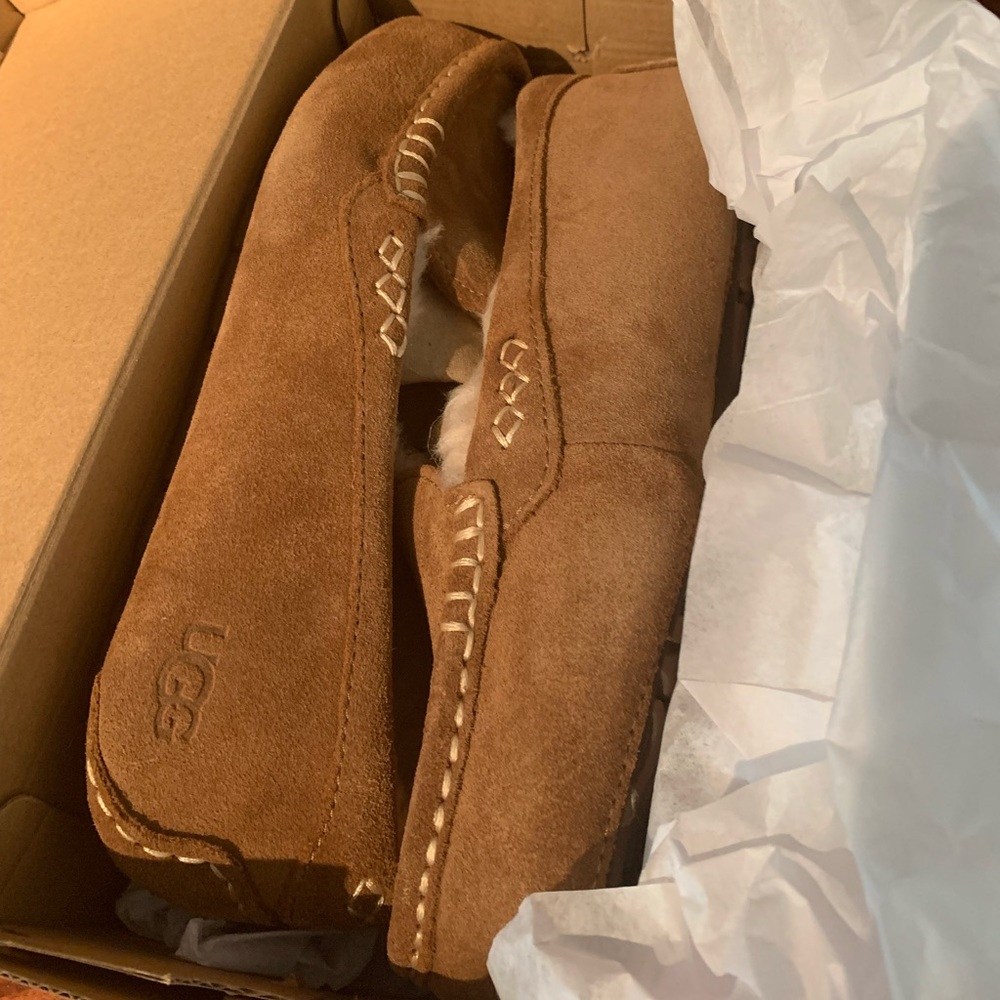 Ugg Ansley slippers size 7 NEW